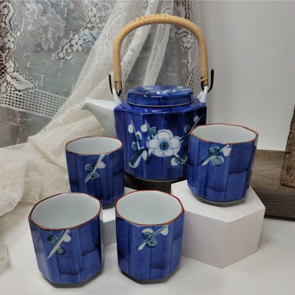 Japanese White Blue Floral Hand Painted Tea Pot & 4 Cup Set Made in Japan Vintag - Picture 5 of 10